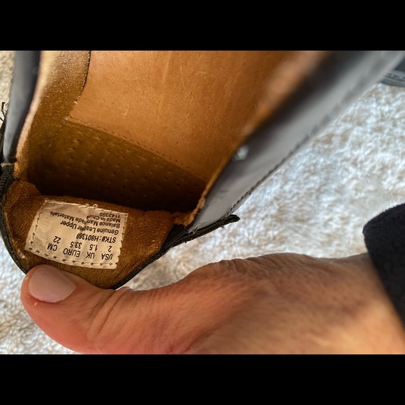 Hush Puppies size 2 black leather penny loafers - Picture 4 of 7